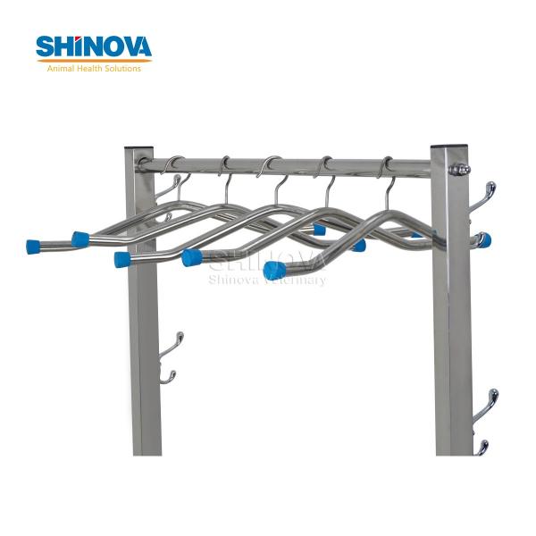 Мобильная вешалка для одежды со свинцовой защитной одеждой